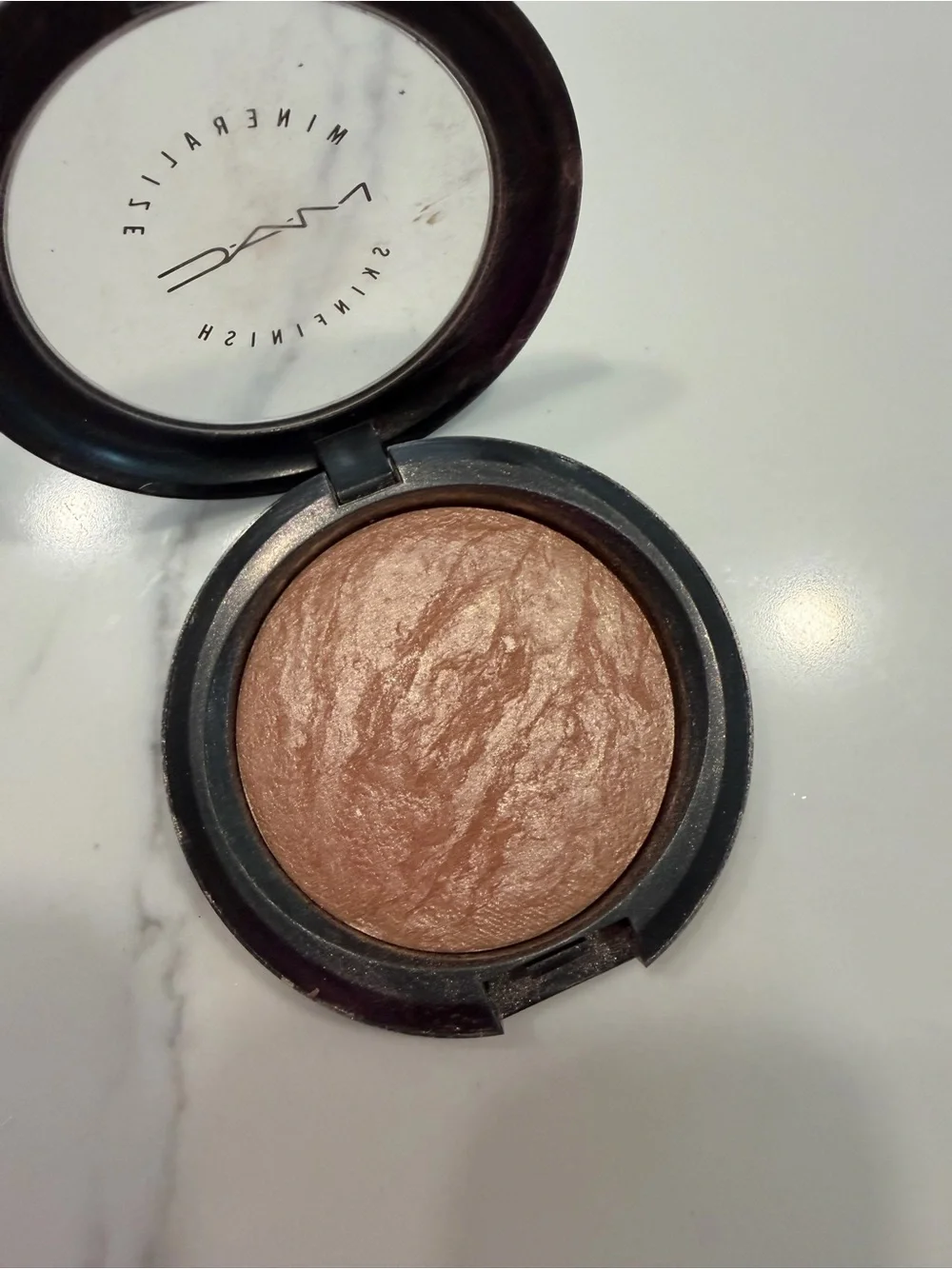 MAC Cosmetics Baked Highlighter - Golden Bronze Glow